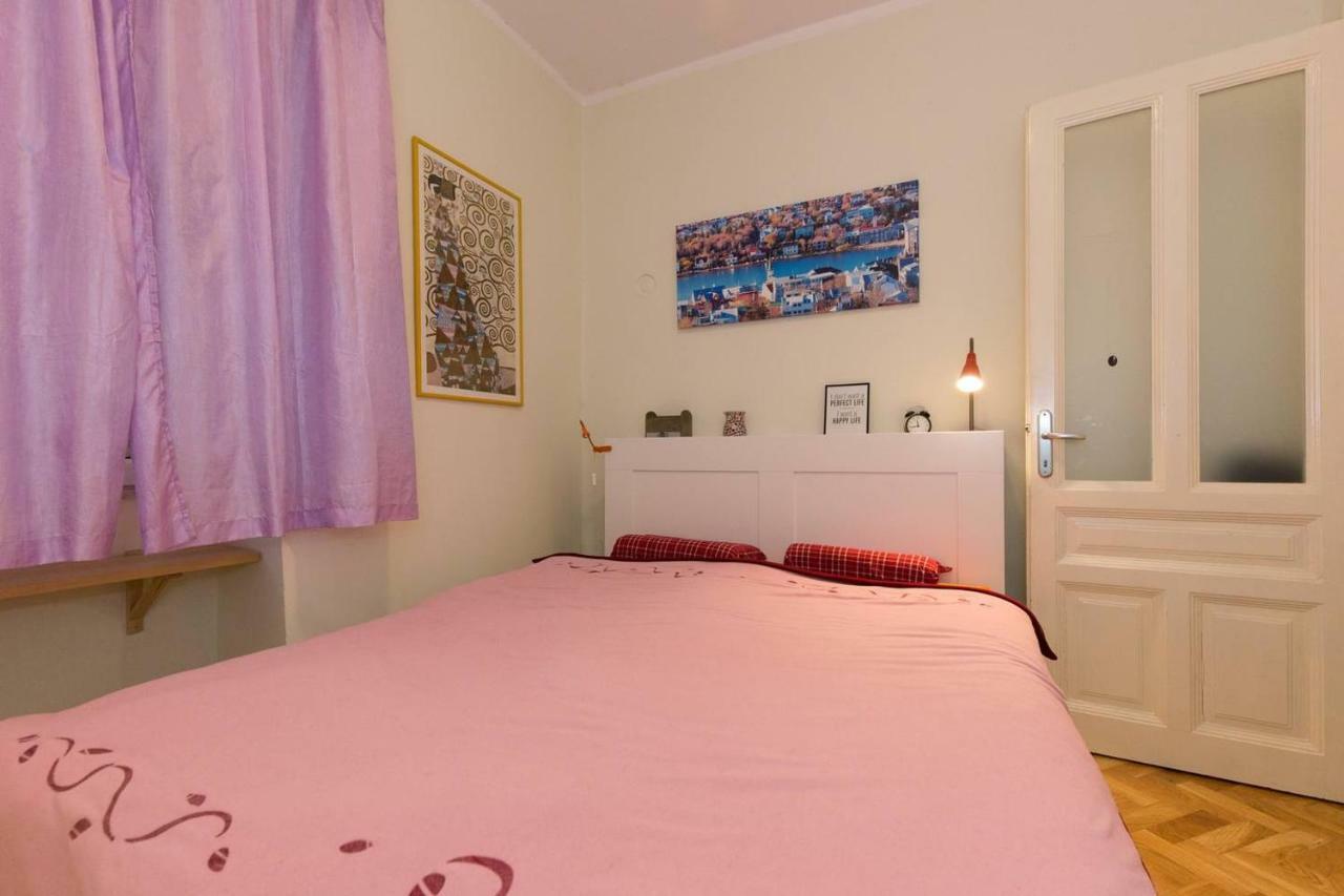 Central, Fully Equipped 2 Bedroom Flat غييكا المظهر الخارجي الصورة