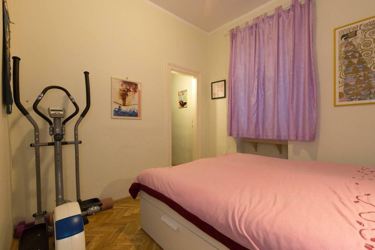Central, Fully Equipped 2 Bedroom Flat غييكا المظهر الخارجي الصورة