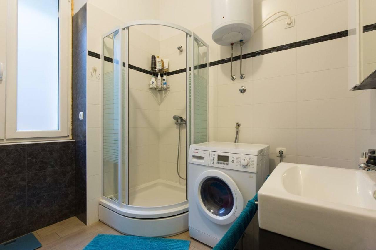Central, Fully Equipped 2 Bedroom Flat غييكا المظهر الخارجي الصورة