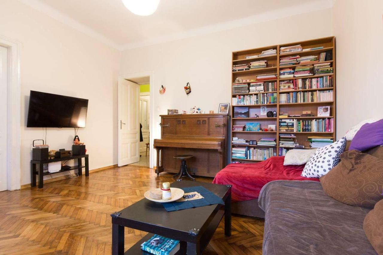 Central, Fully Equipped 2 Bedroom Flat غييكا المظهر الخارجي الصورة