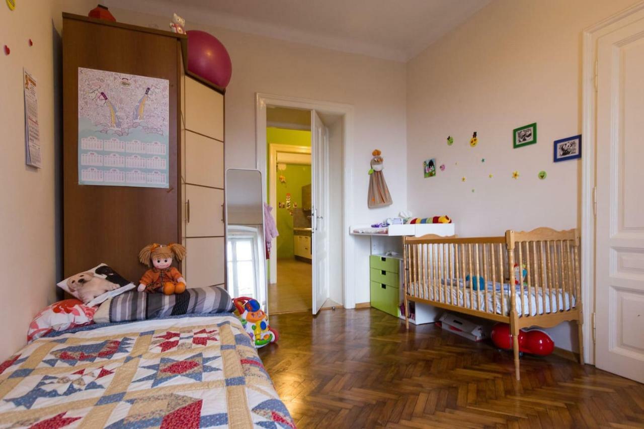 Central, Fully Equipped 2 Bedroom Flat غييكا المظهر الخارجي الصورة
